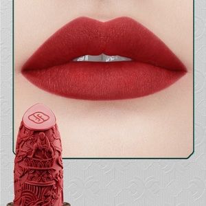 Beautiful rouge porcelain lipstick in enchanting shade M132